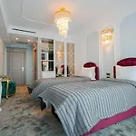 W Regal Boutique Hotel&spa