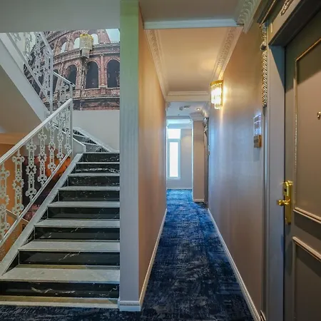 W Regal Boutique Hotel&spa 4* 马马亚