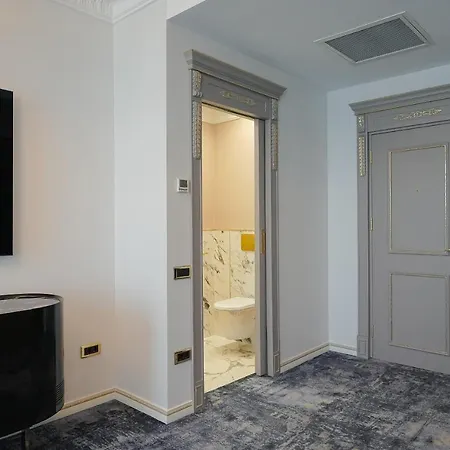 W Regal Boutique Hotel&spa Hotel